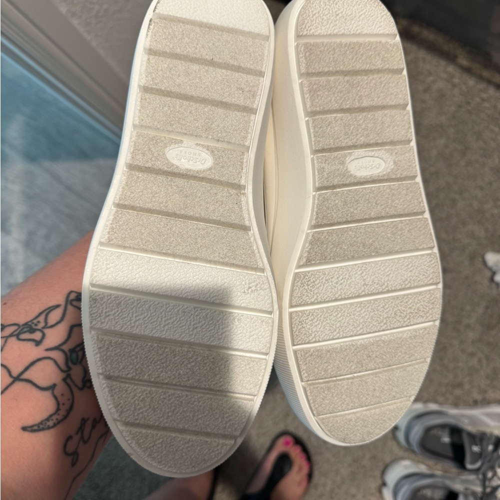 Dr. Scholl's White Sneakers NWOT - Picture 2 of 8